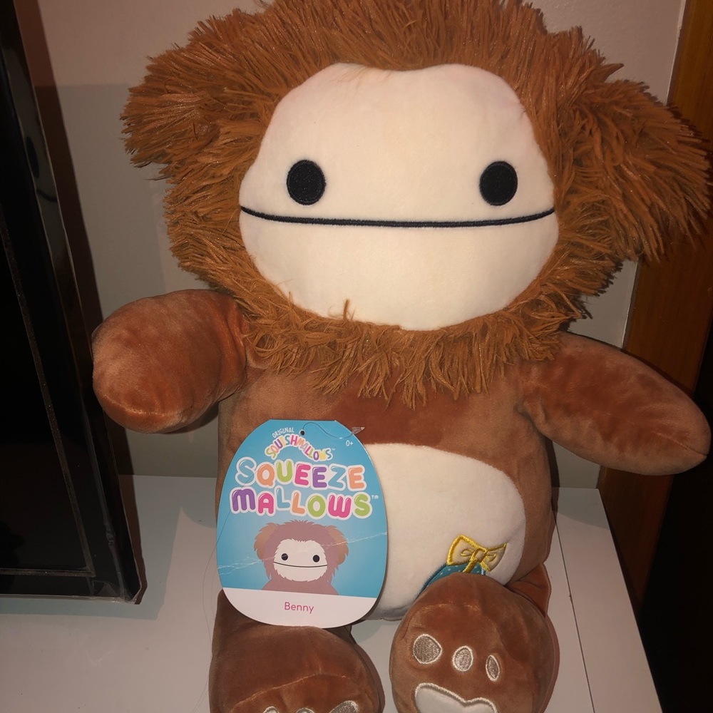 Easter Benny squeezeme Squishmallow